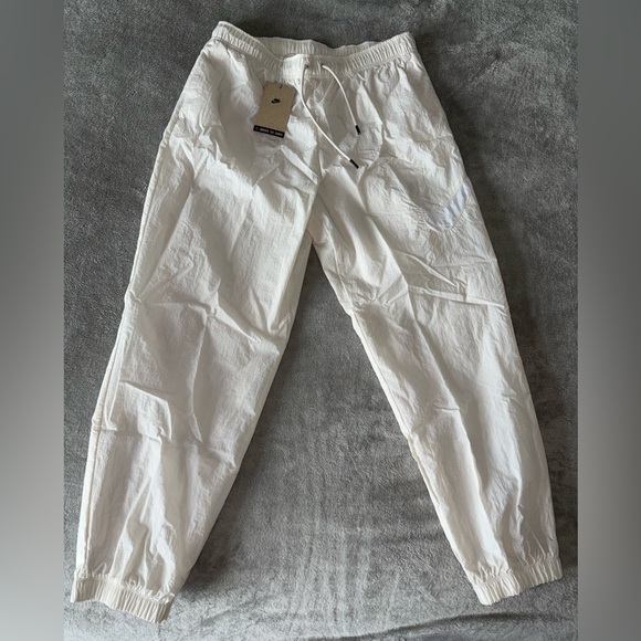 Nike- Woven Mid-Rise Joggers - Picture 3 of 6